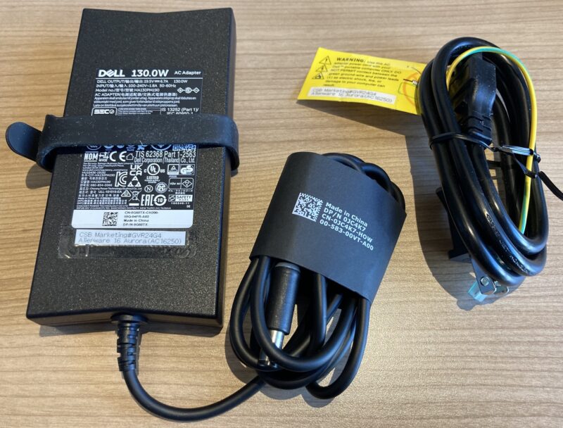 4.■ Alienware Auroraに付属のアダプター