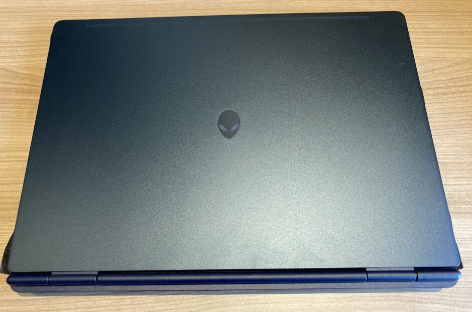 9.■ Alienware Aurora本体の天板