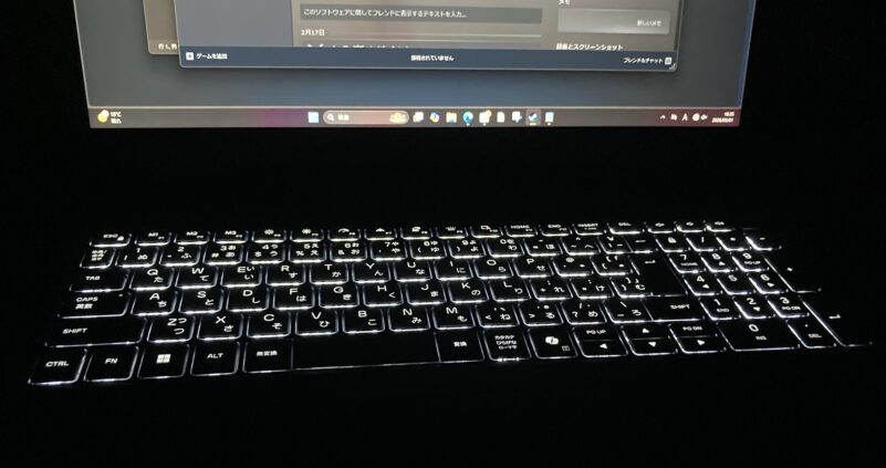 ■Alienware Auroraの気＾ボードのバックライト点灯時の様子